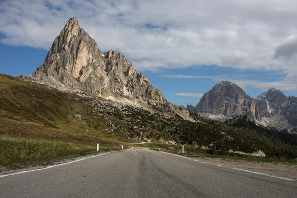 Road at the mountains — Stock Photo, Image