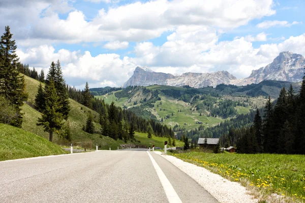 Strada in montagna — Foto Stock