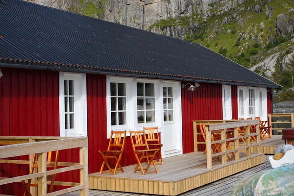 Houten huis op de lofoten-archipel — Stockfoto