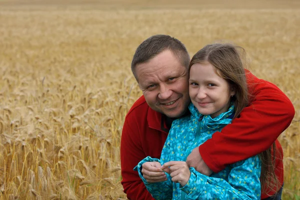 Papá con hija al aire libre — Foto de Stock