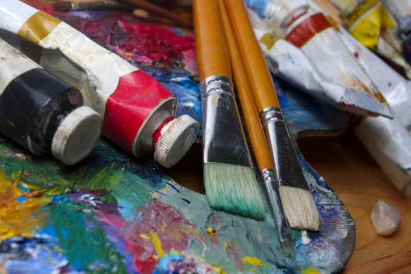 Brushes, paints and pallette — Stock Photo, Image