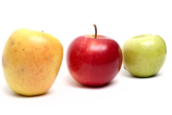 Drie veelkleurige appels in een rij — Stockfoto