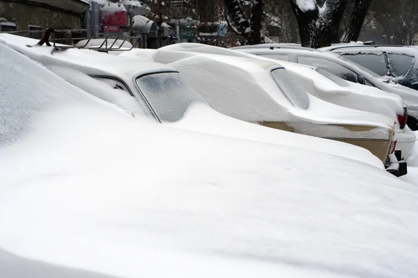 Carro sob neve — Fotografia de Stock