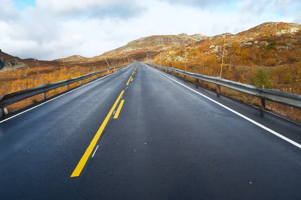 Empty mountain road — Stock Photo, Image