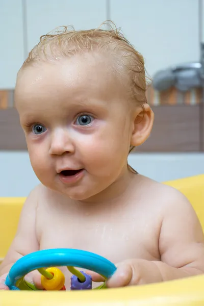 Pequeno retrato de bebê um banho — Fotografia de Stock