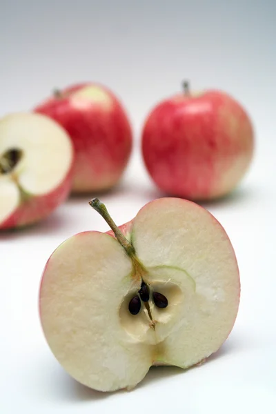 Plátek šťavnatá jablka — Stock fotografie