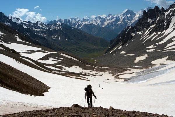 Caminante en una subida — Foto de Stock