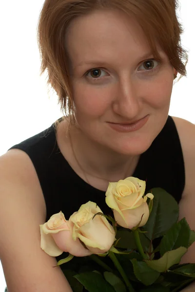 Junge Frau mit weißen Rosen — Stockfoto