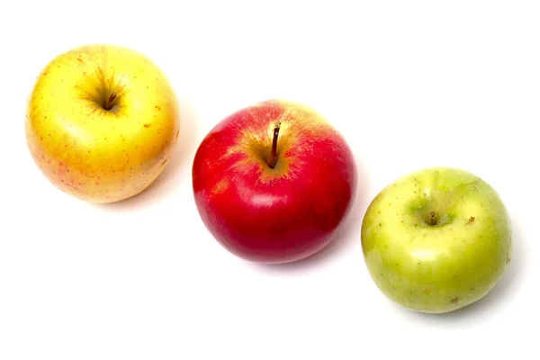 Tři různobarevné jablka v řadě — Stock fotografie
