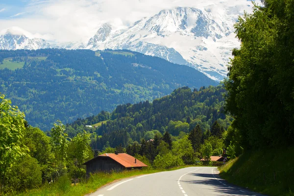 Motorvägen i bergen — Stockfoto