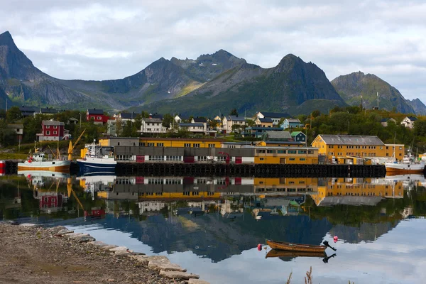 Norska fisherman village husoy — Stockfoto