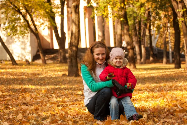 Familie im Freien — Stockfoto