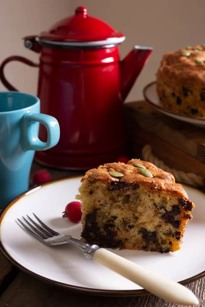 Torta Pêra Com Chocolate Uma Xícara Chá Breakfas Brilhantes — Fotografia de Stock