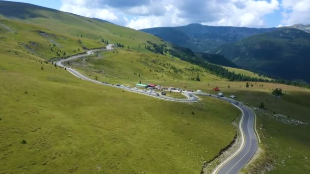 Εναέρια Άποψη Του Διάσημου Ρουμανικού Ορεινό Δρόμο Transalpina Στην Ηλιόλουστη — Αρχείο Βίντεο