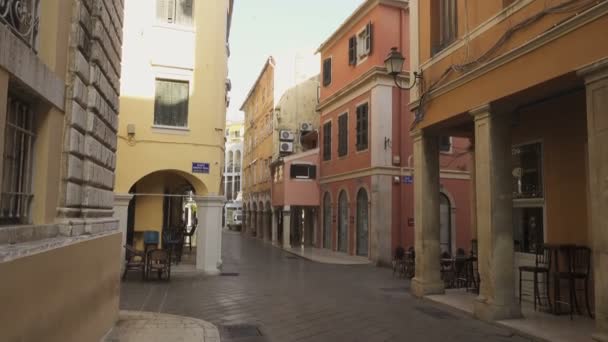 Kerkyra Corfu ギリシャ 2021年7月10日 歴史的中心街の狭い通り旧市街Kerkyra — ストック動画