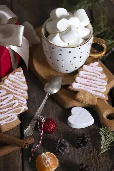 Een Kop Koffie Marshmallows Cadeaus Kerstversiering — Stockfoto