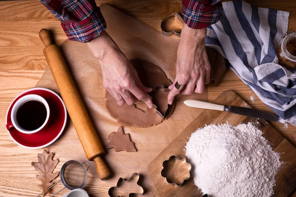 Preparar Para Natal Menina Prepara Pão Gengibre Mãos Moldura — Fotografia de Stock