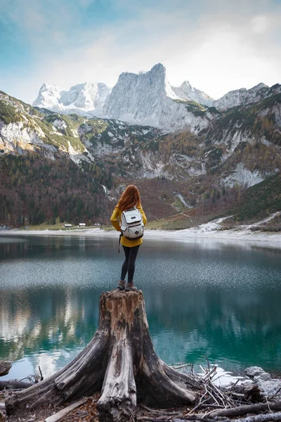 Beautiful Girl Stands Huge Stump Shore Lake Looks Mountain — Stockfoto