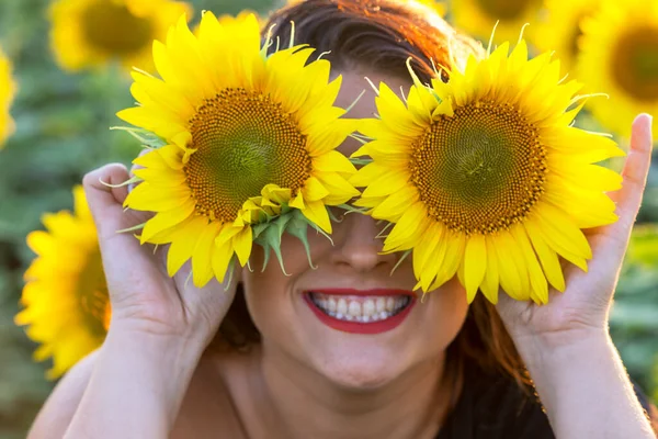 Girl Wreath Sunflowers Field Sunflowers Ukrain — Fotografia de Stock