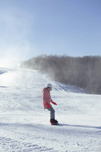 Happy Girl Ski Resort Riding Snowboard Winter Sport — Stock Photo, Image