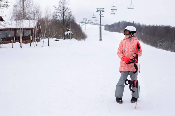 Fille Heureuse Dans Station Ski Équitation Snowboard Sport Hiver — Photo