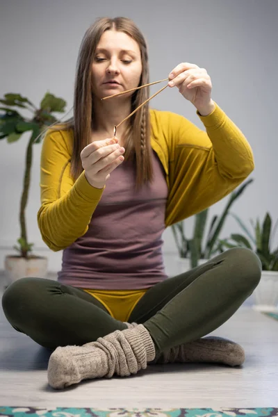 Meisjes Trainen Yoga Studio Gezond Yoga Concept Yogi Meisje Met — Stockfoto