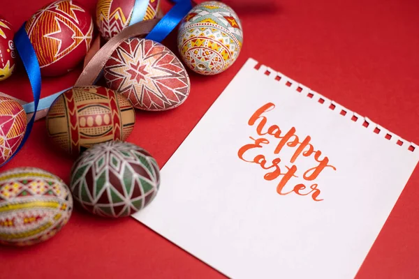Щаслива Великодня Листівка Красиве Пасхальне Яйце Писанка Ручної Роботи Червоному — стокове фото