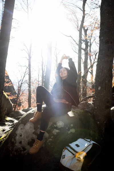 Tourist Girl Sitting Log Autumn Forest Carpathians Mountains — Foto Stock