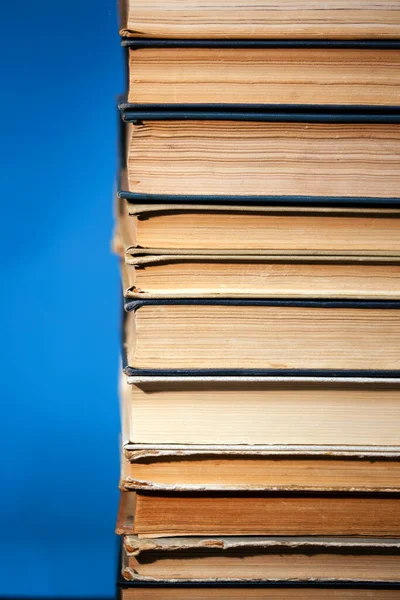 Pila Libros Sobre Fondo Azul — Foto de Stock