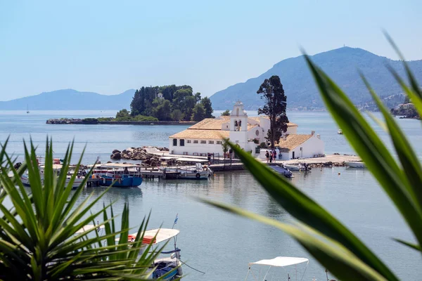 Kerkyra Corfu Greece 2021年7月11日 ヴラチェルナ修道院の眺めカノーニ島とマウス島 — ストック写真