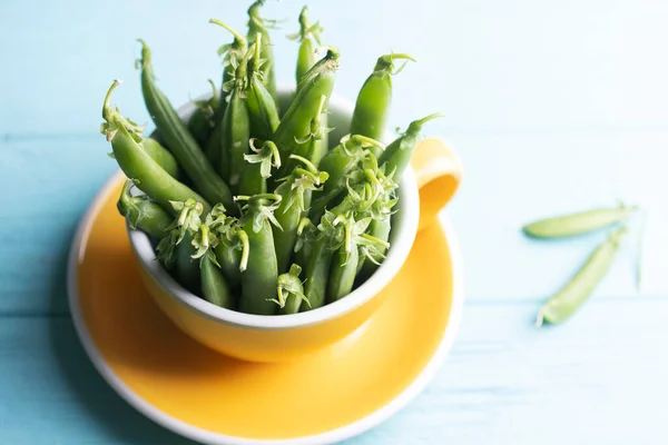 Green Peas Yellow Bowl Blue Background Summer Harves — Stock Photo, Image