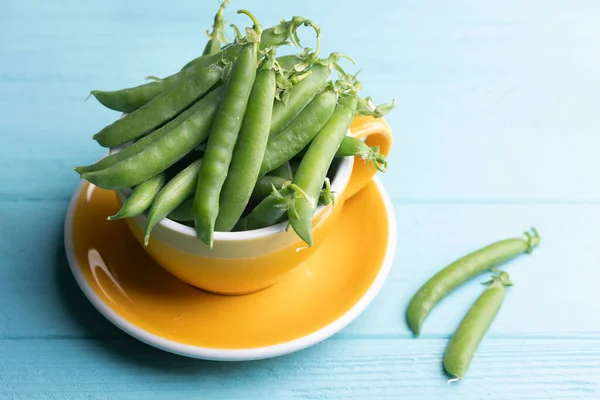 Green Peas Yellow Bowl Blue Background Summer Harves — Foto de Stock