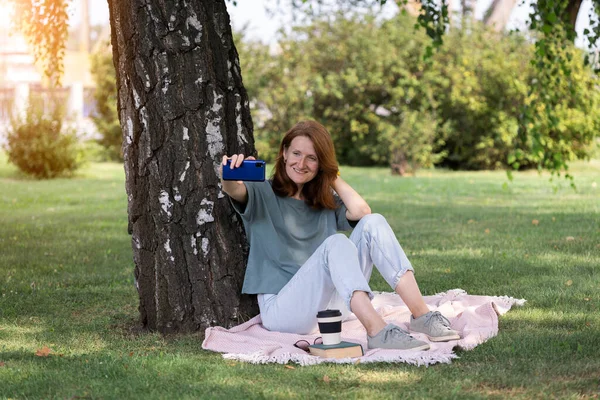 Girl Sits Lawn Takes Selfie Phon — Stok fotoğraf