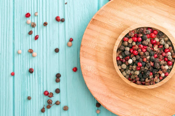 Kruiden Specerijen Mix Van Paprika Houten Platen Een Blauwe Pagina — Stockfoto