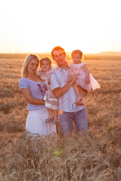 Family Daughters Outdoors Sunset Ligh — Stock fotografie