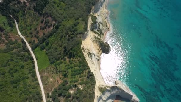 Vista Aérea Acantilados Blancos Del Cabo Drastis Cerca Aldea Peroulades — Vídeo de stock