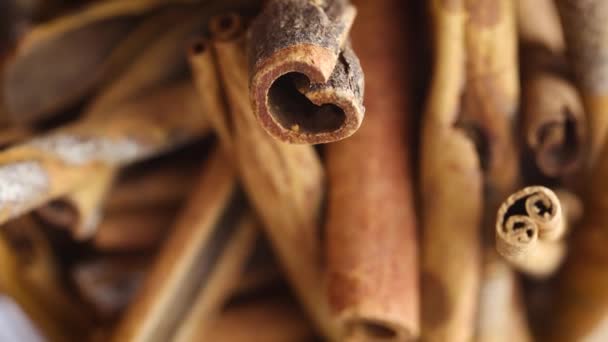 Top View Close Cinnamon Sticks Rotating Background — Vídeo de Stock