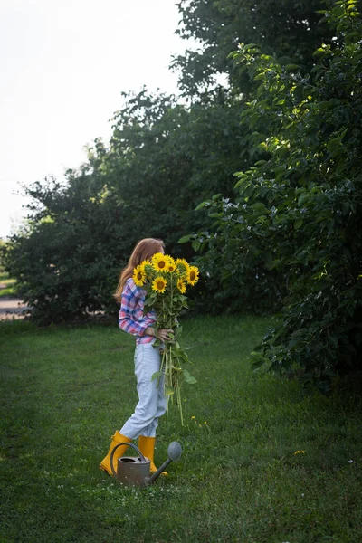 Girl Holding Huge Bouquet Sunflowers Hands Backdrop Rural Landscap — Stock Photo, Image