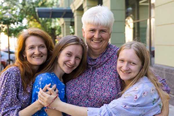 Glückliche Weibliche Generation Mutter Großmutter Enkelin — Stockfoto