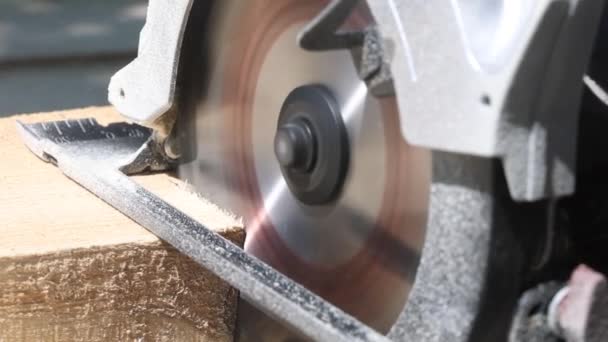 Circular Saw Cutting Wooden Plank Close Slow Motion Video — Stock Video