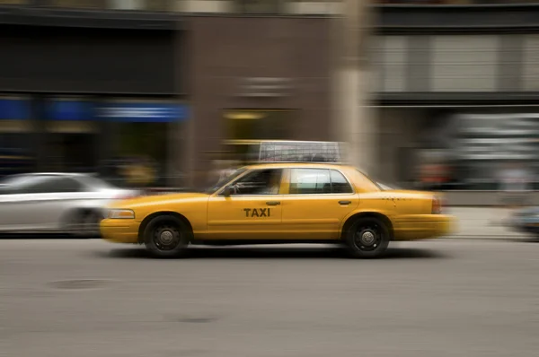 Homályos taxi gyorshajtás a város utca Stock Kép