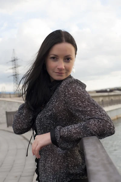 Beautiful woman on the bank of the river — Stock Photo, Image