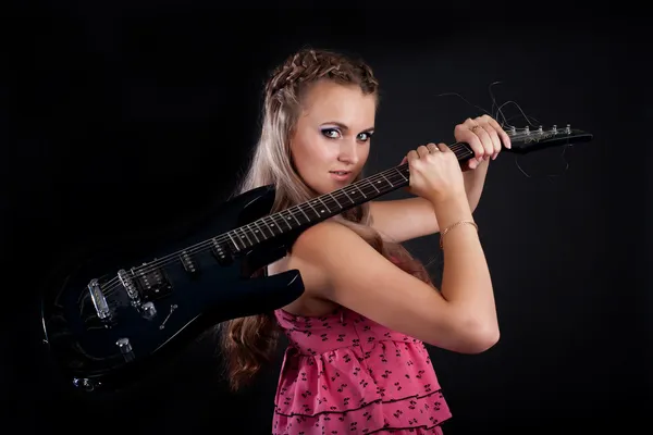 Blonde met elektrische gitaar — Stockfoto