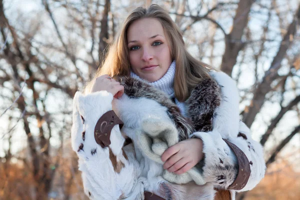 Girl in a fur coat — Stock Photo, Image