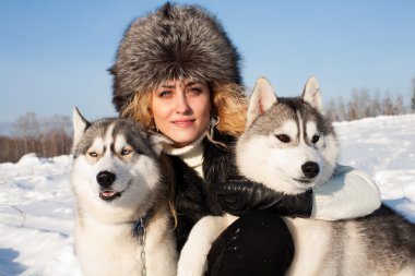 Köpekli kız
