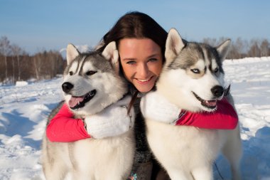 Köpekli kız