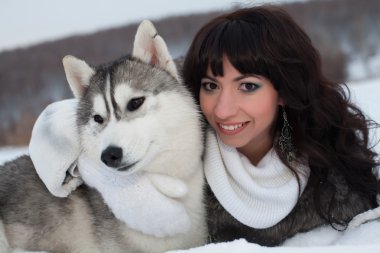 esmer ile köpek kış orman