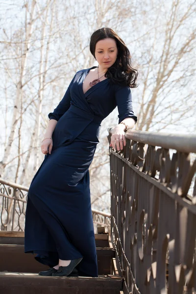 Portrait of a model in an evening dress in full-length — Stock Photo, Image