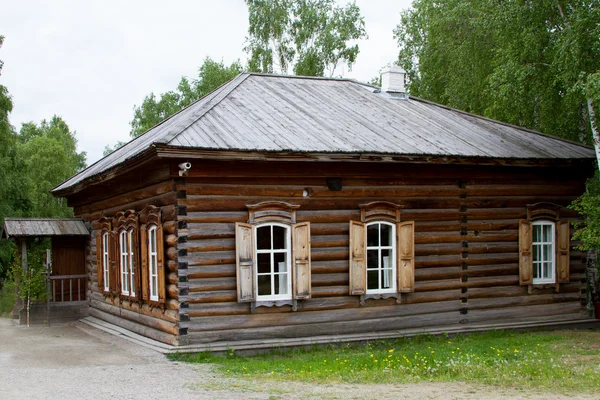 Russian nineteenth-century timbered log hut — Stock Photo, Image