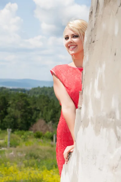 Young girl on a background of ruins of buildings — Stock Photo, Image